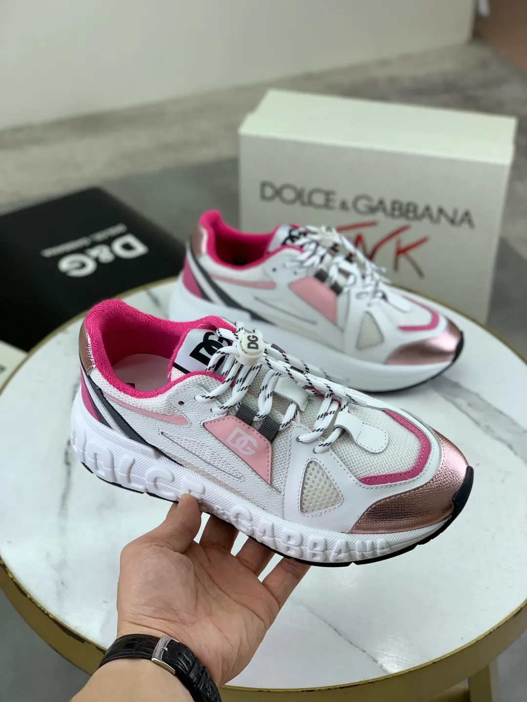 Men's men's shoes 💰P580💰[New model] Couple 🧑‍🤝‍🧑 style Top original order quality Synchronized with "DOLCE&GABBANA [Dolce & Gabbana] ~ High quality." Effect Low-top casual DG men's shoes, loved by many celebrities, using high-end imported top-layer calfskin splicing design + cowhide feet, simple and elegant, perfectly interpreting the latest inspiration of shoes, integrating classics and fashion. Luxurious dreams, dominating fashion Suitable for drivers, light and comfortable to drive, light and breathable for outdoor travel, high-end quality, trustworthy, 6️⃣colors🉑️ to choose from! Code number: 35-46
